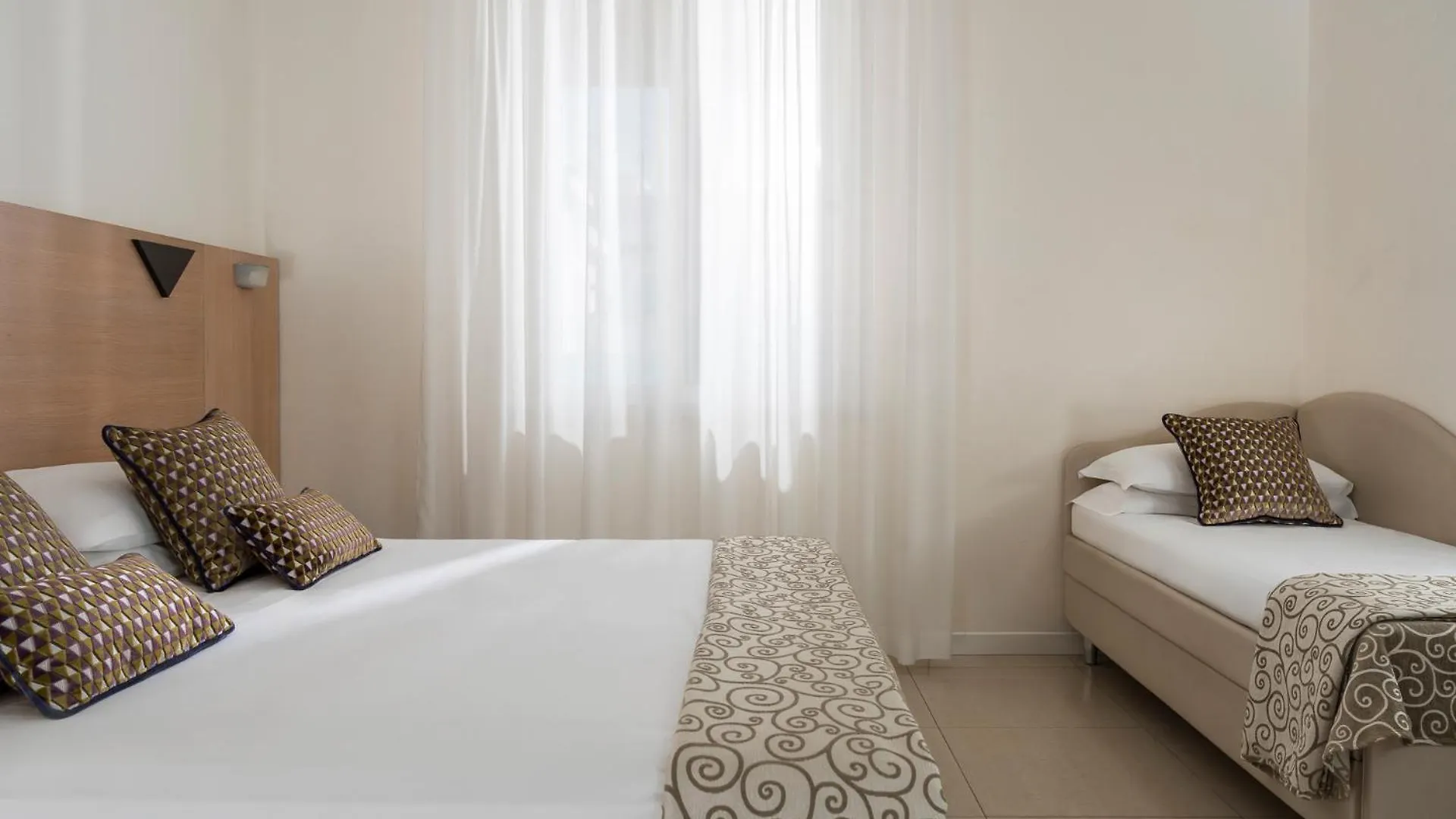 Hotel Calypso- Rimini Marina Centro Italia